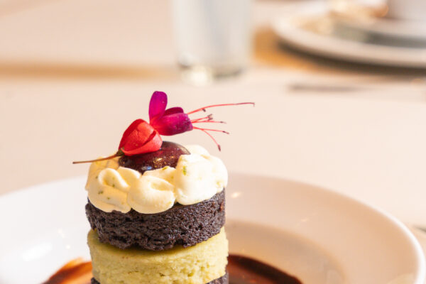 Brownie black y brownie de pistacho Brownie black y brownie de pistacho