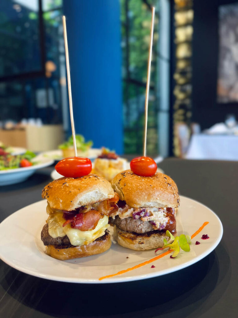 duo-de-hamburguesas-_carne-y-cerdo_
